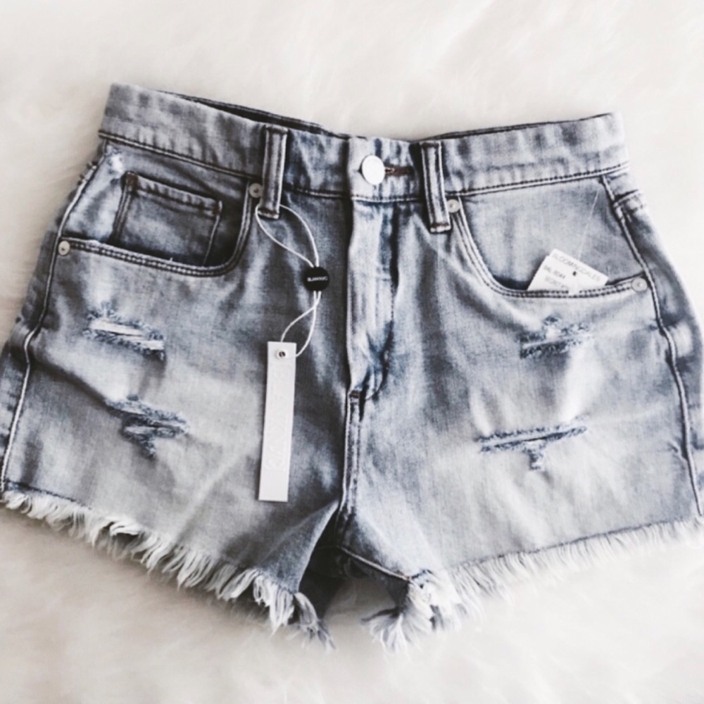 blank nyc lightwash frayed hem wedge shorts
